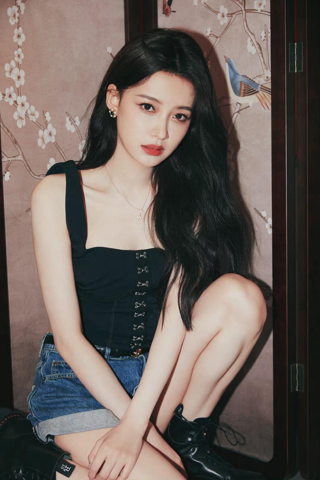 孙怡牛仔短裤美腿写真[5]