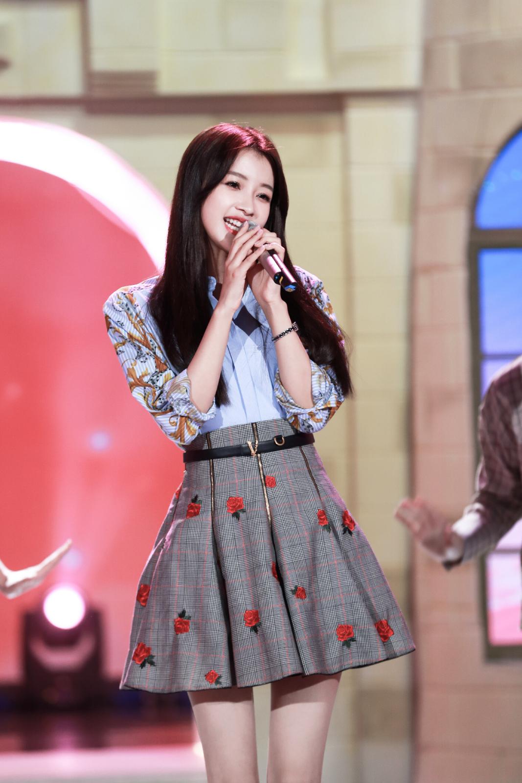 孙怡碎花裙美腿现场演直拍