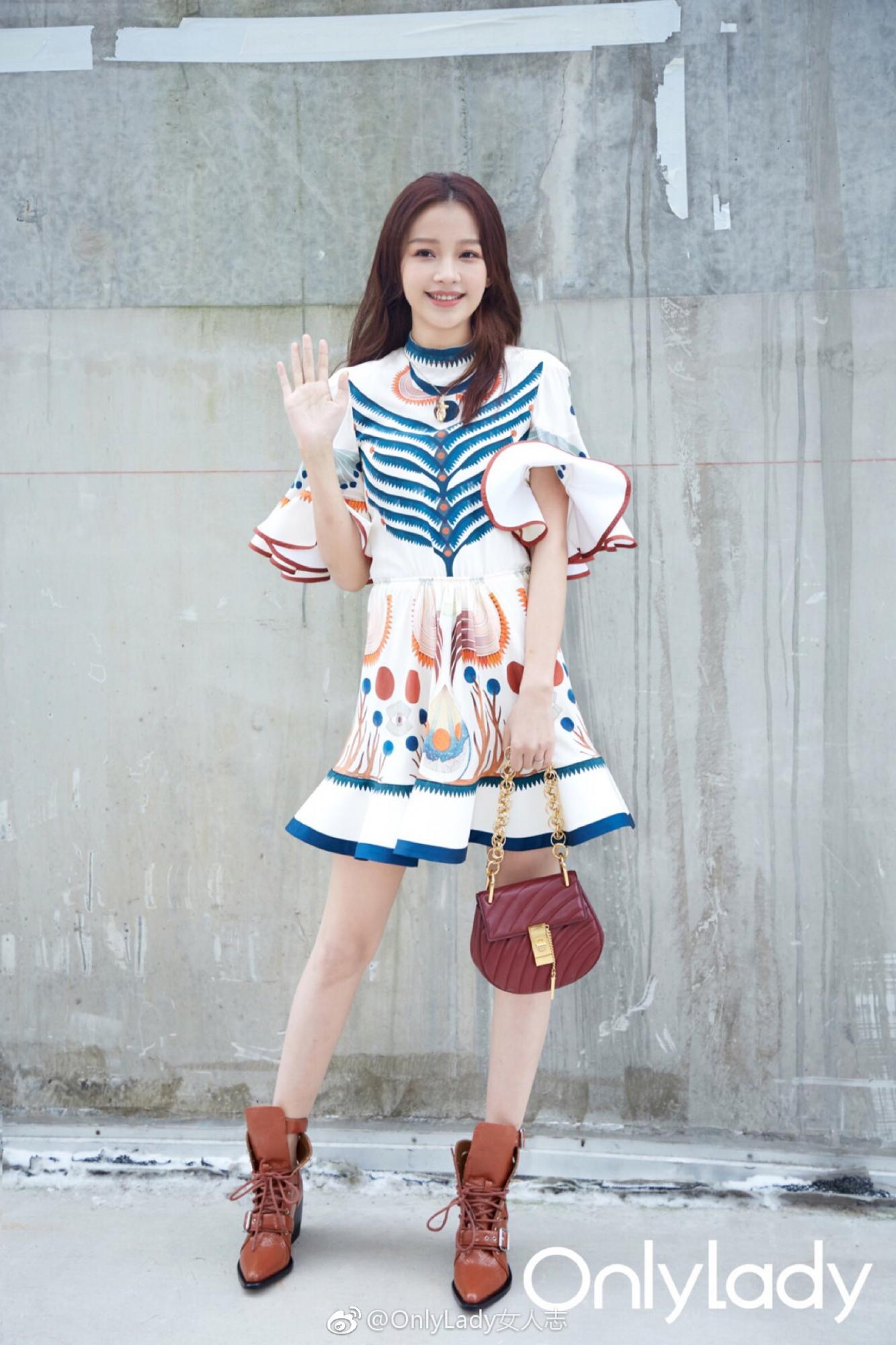 孙怡碎花裙美腿现场演直拍[4]