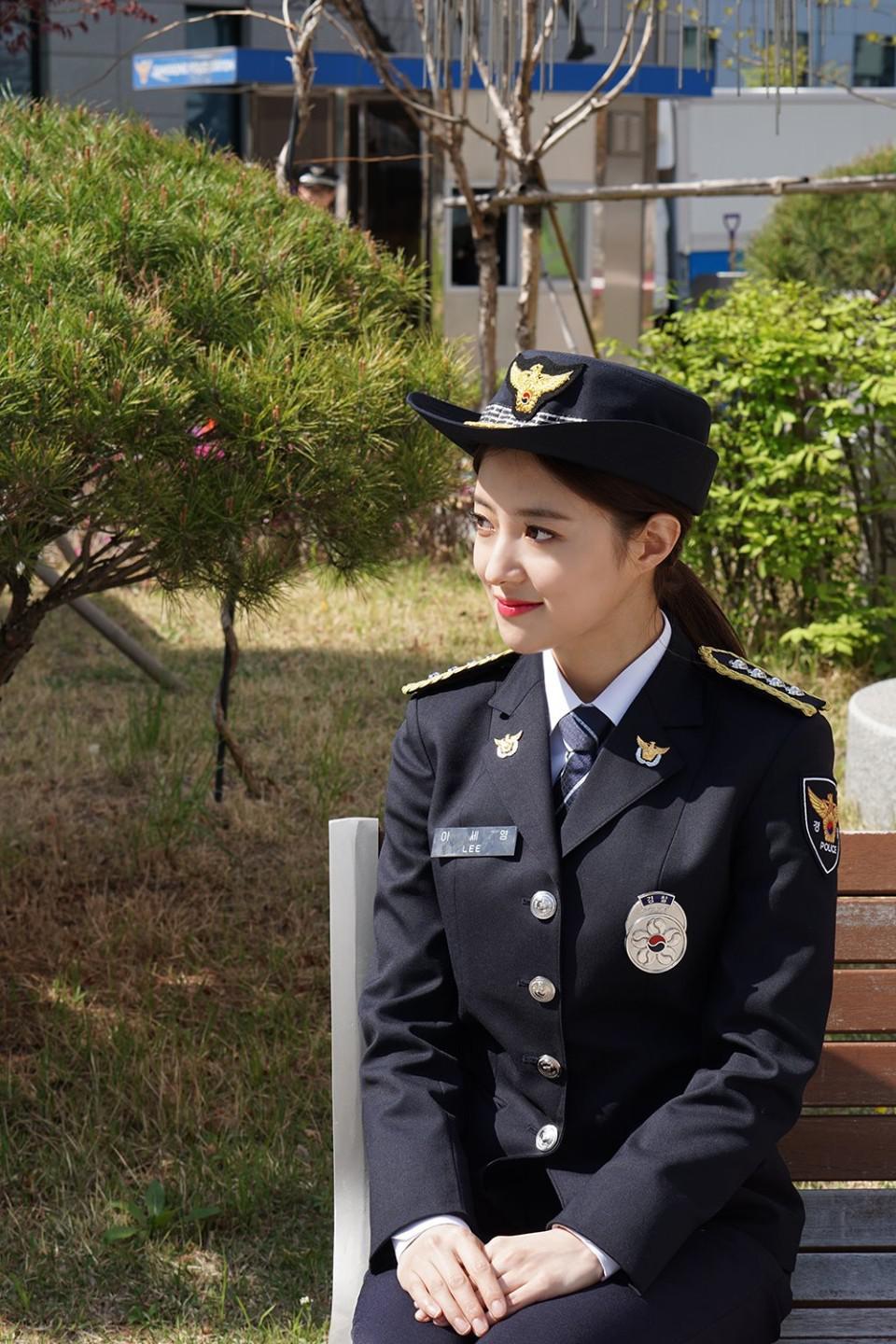 李世荣现实cody服警察制服诱惑[3]