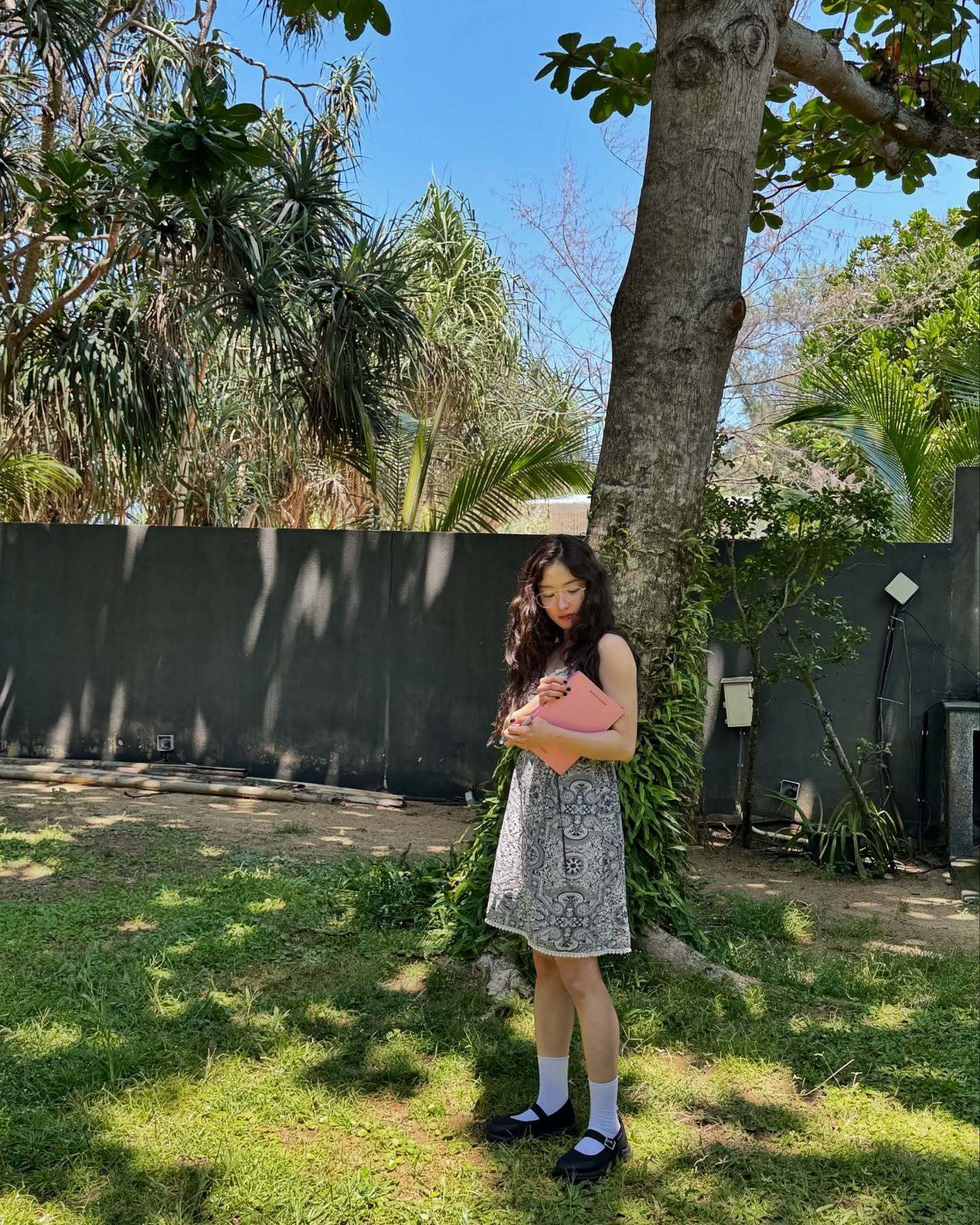 李世荣穿白色短袜在普吉岛拍摄DAZED Korea杂志[3]