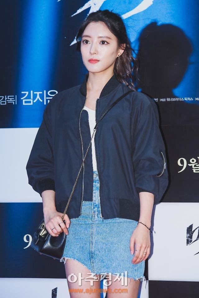 李世荣美腿高跟现场发布会[2]