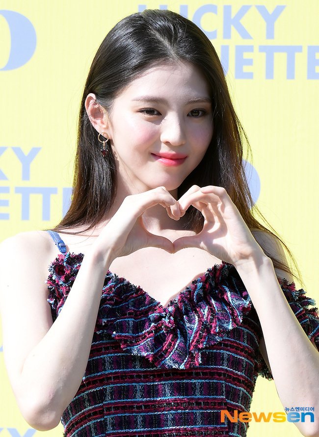 自然光下的韩素希神颜