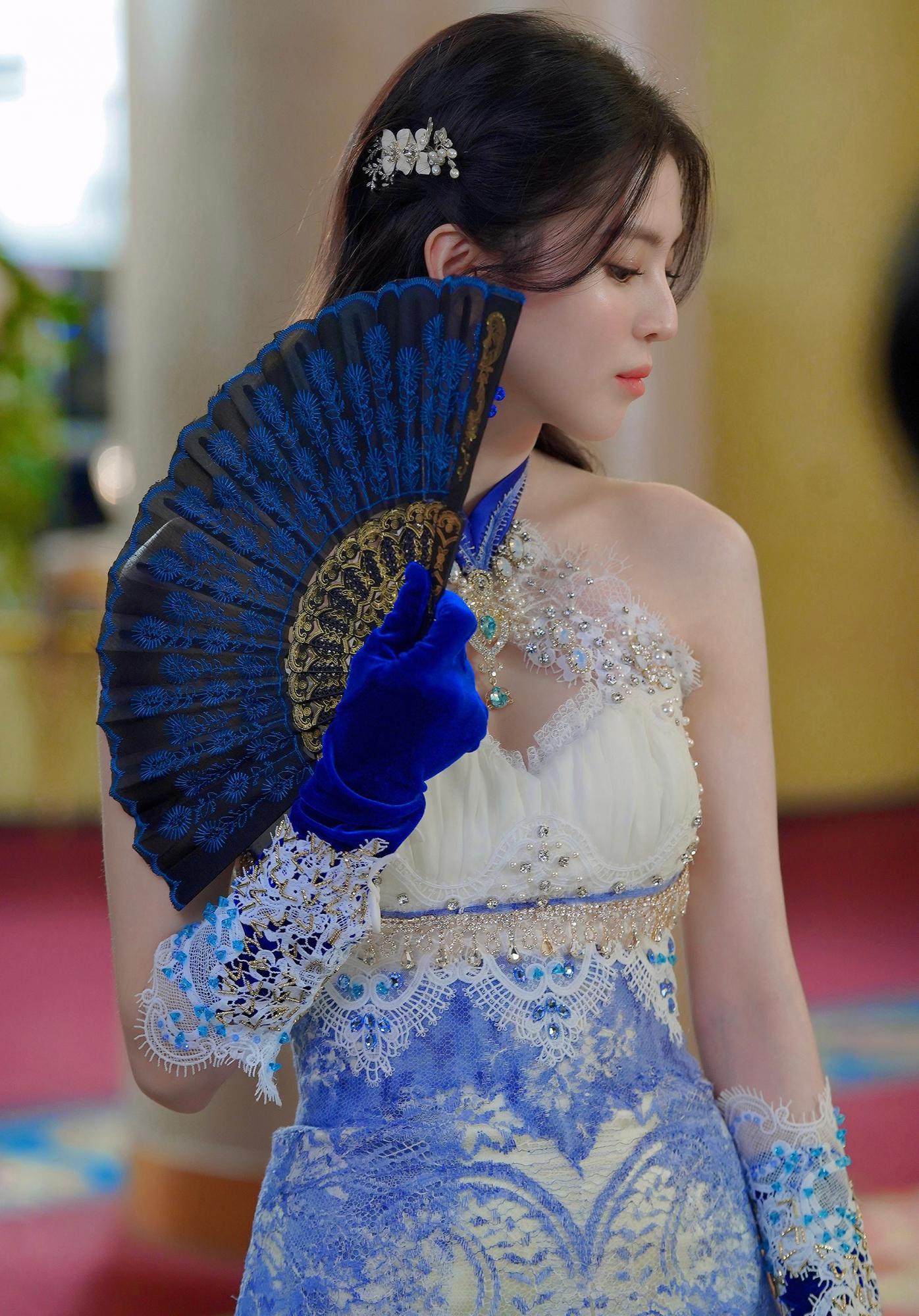 韩素希身穿包臀长裙惊艳四射2[3]