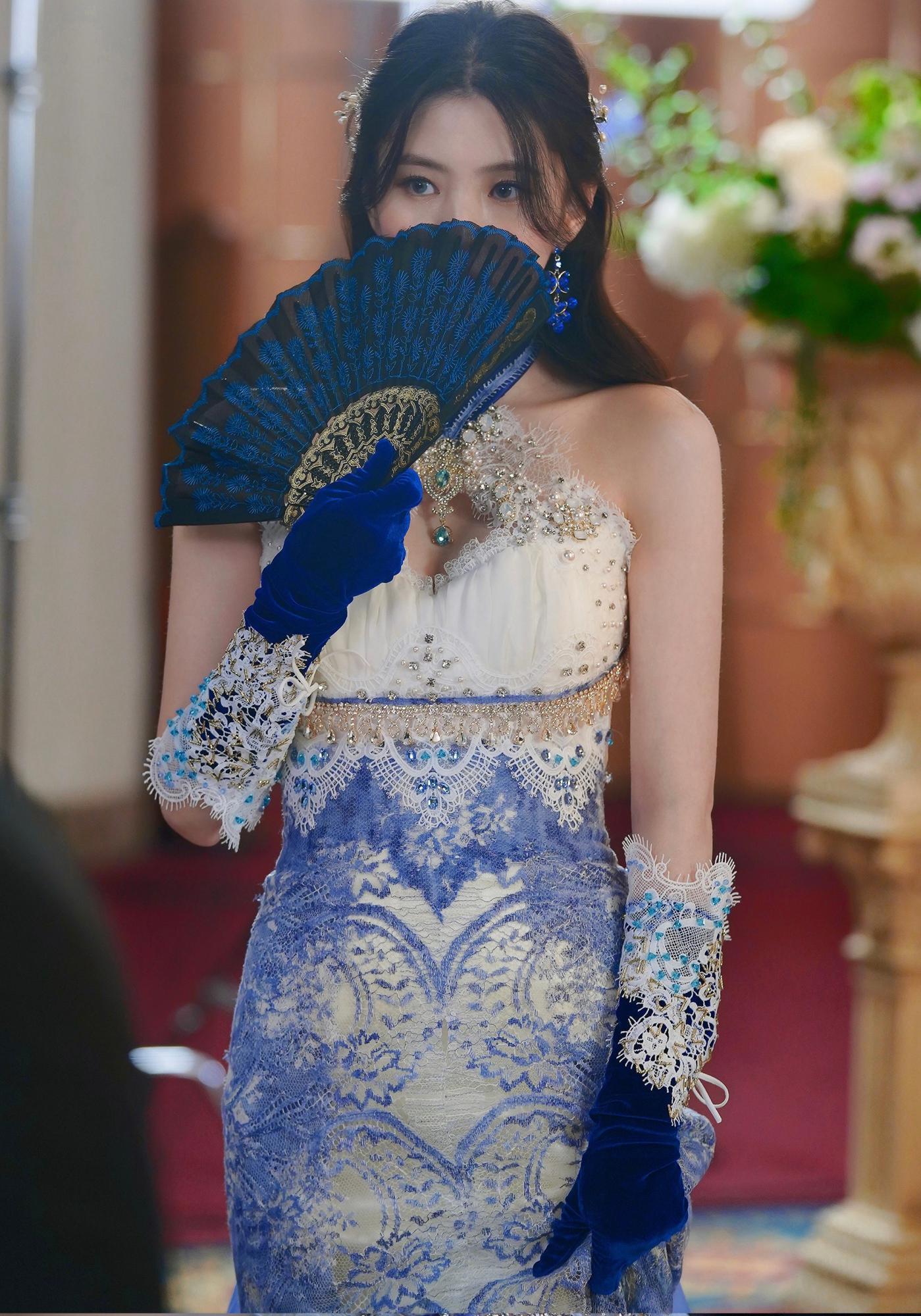 韩素希身穿包臀长裙惊艳四射2[4]