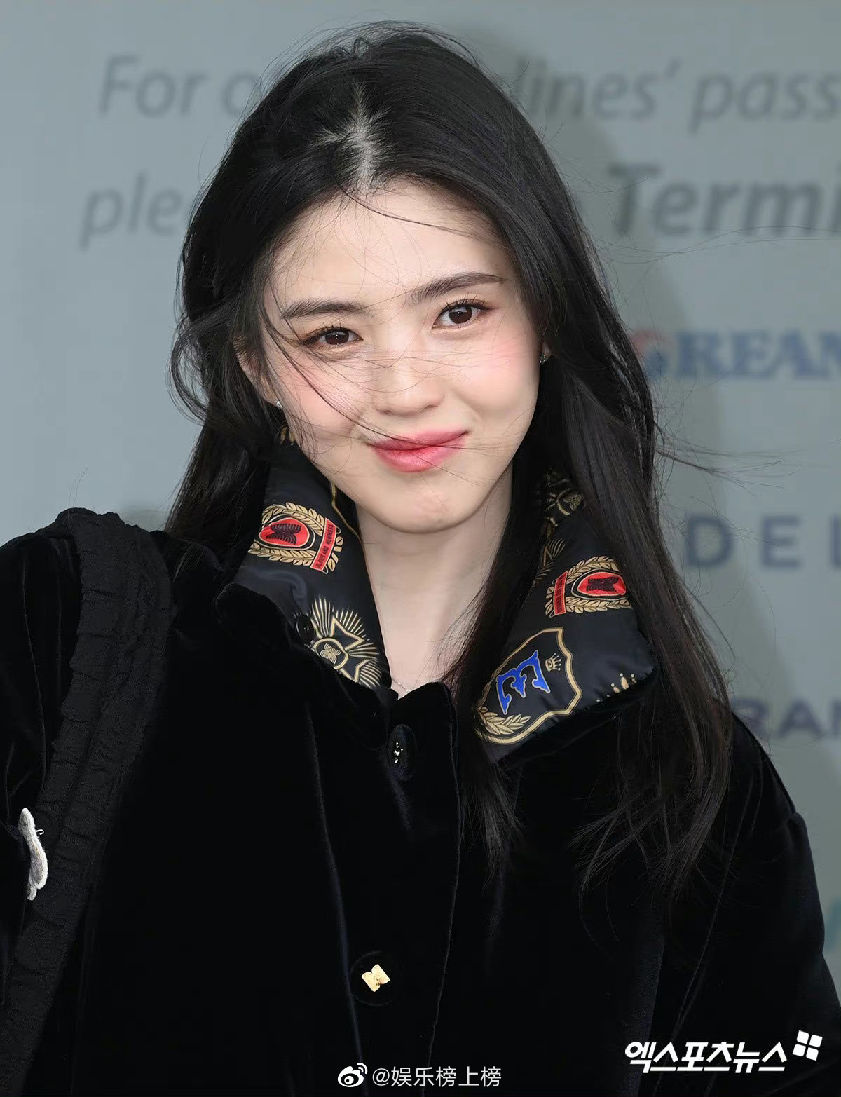 韩素希长筒黑丝街拍[8]