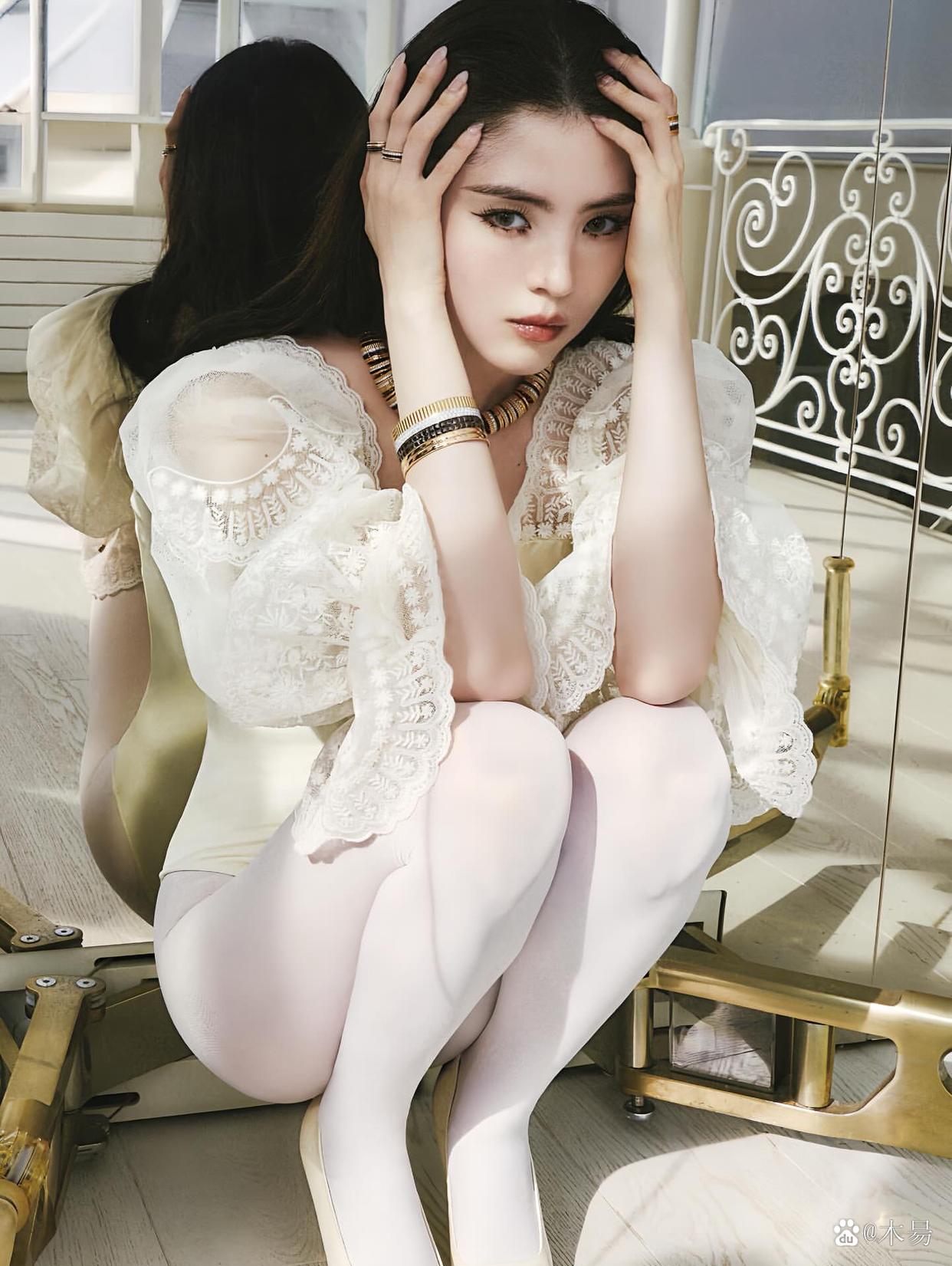 韩素希丝袜美腿性感写真