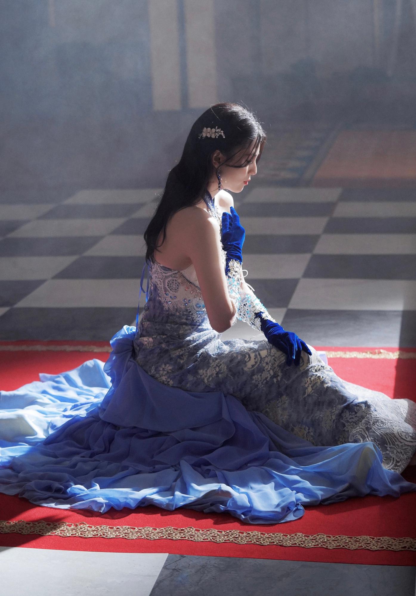 韩素希身穿包臀长裙惊艳四射[6]