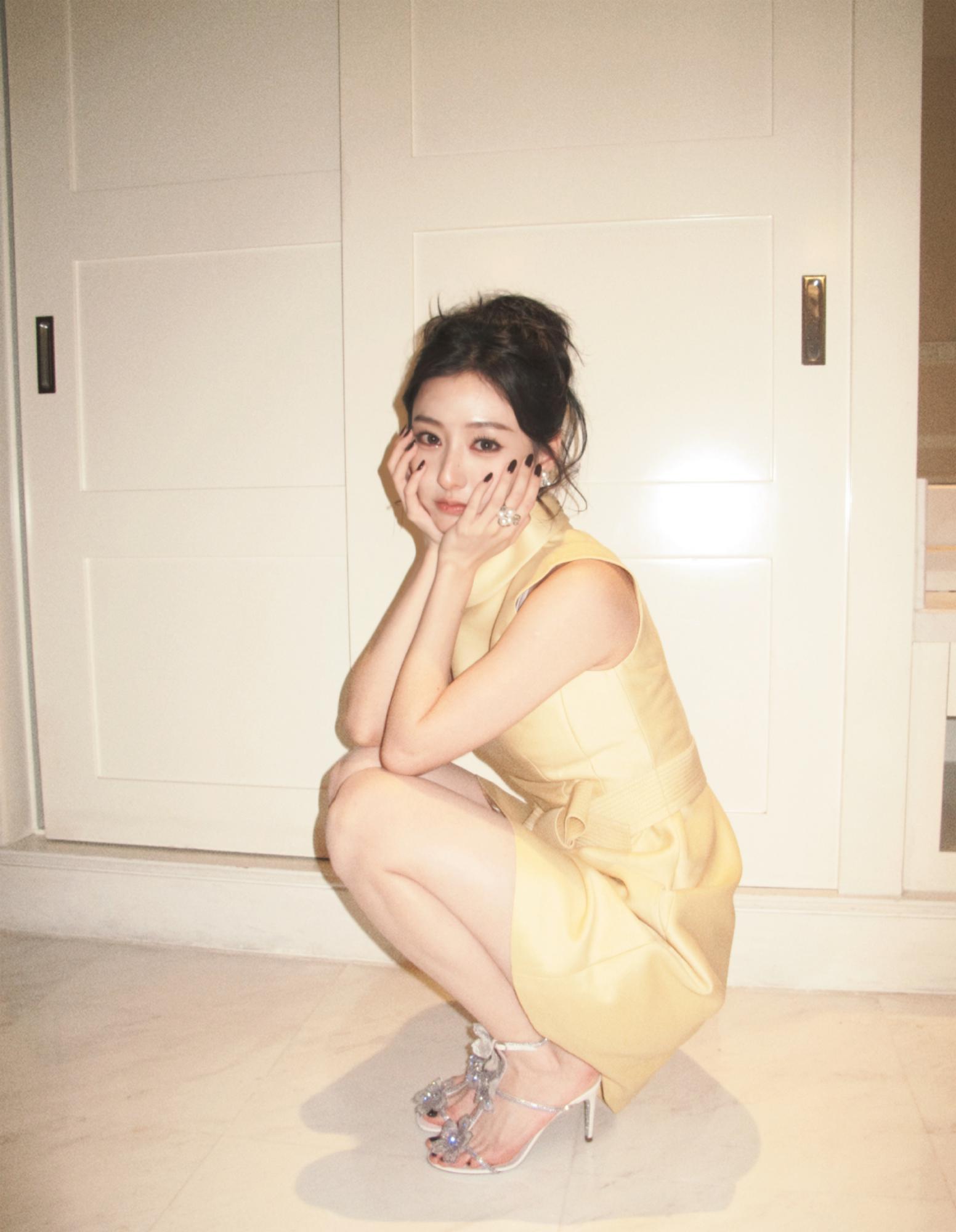 胡连馨黄色连衣裙美腿高跟清纯可爱写真[2]