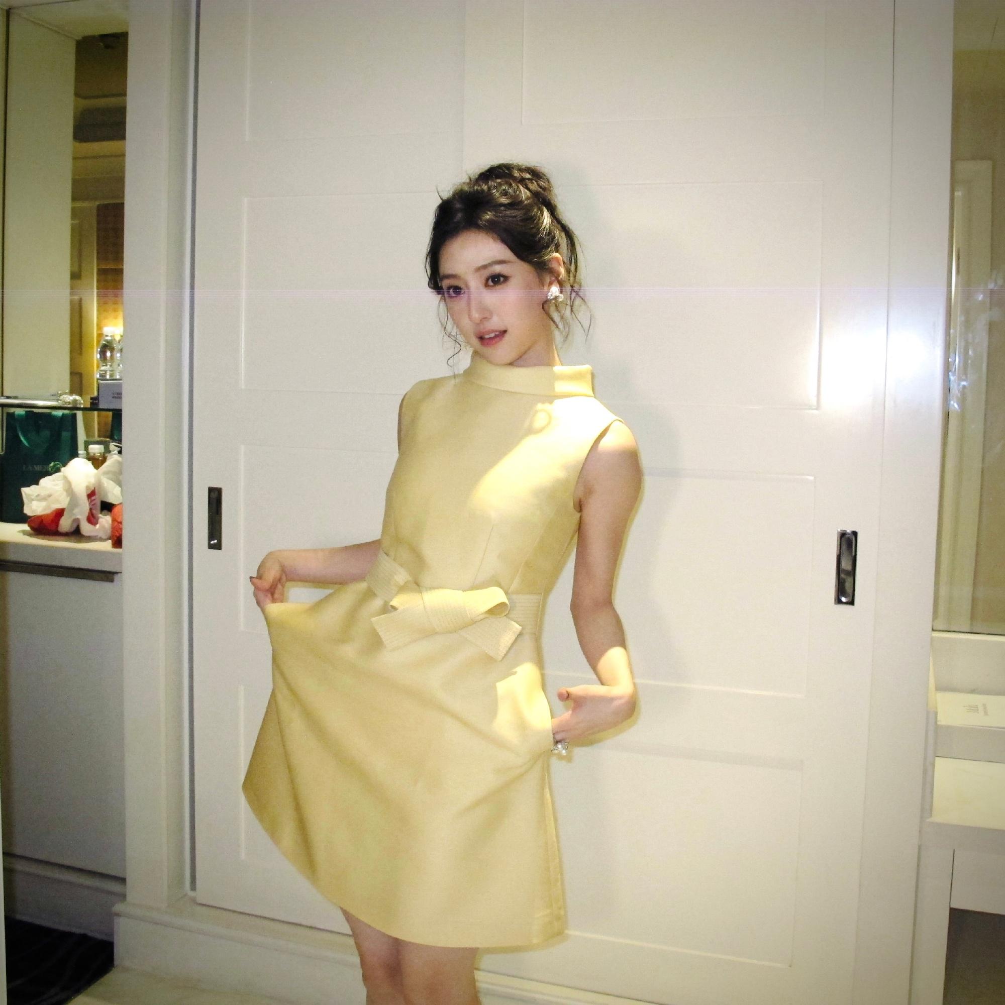 胡连馨黄色连衣裙美腿高跟清纯可爱写真[8]