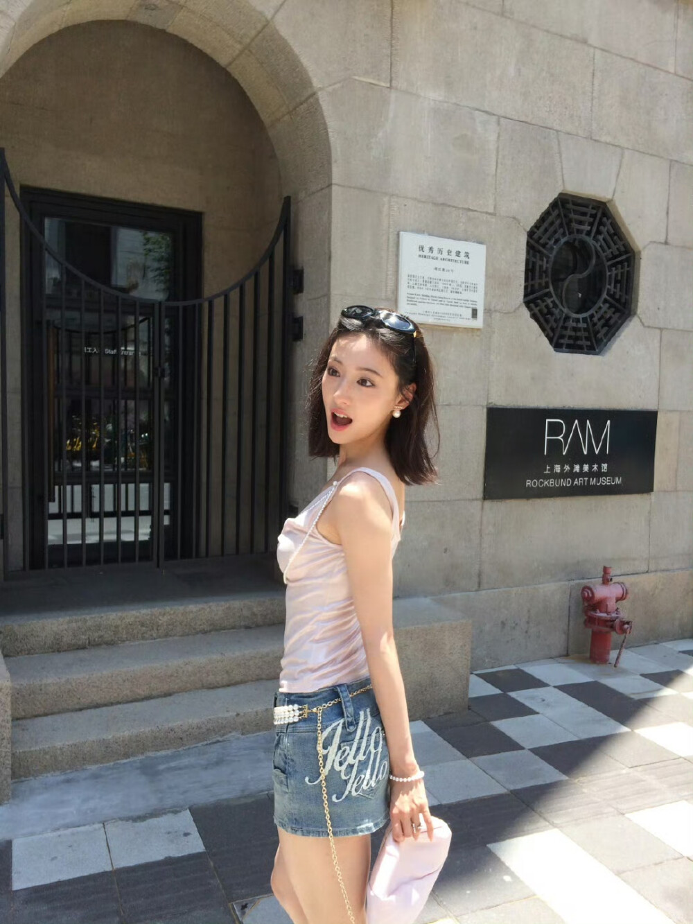 胡连馨牛仔超短裙裸腿自拍[3]