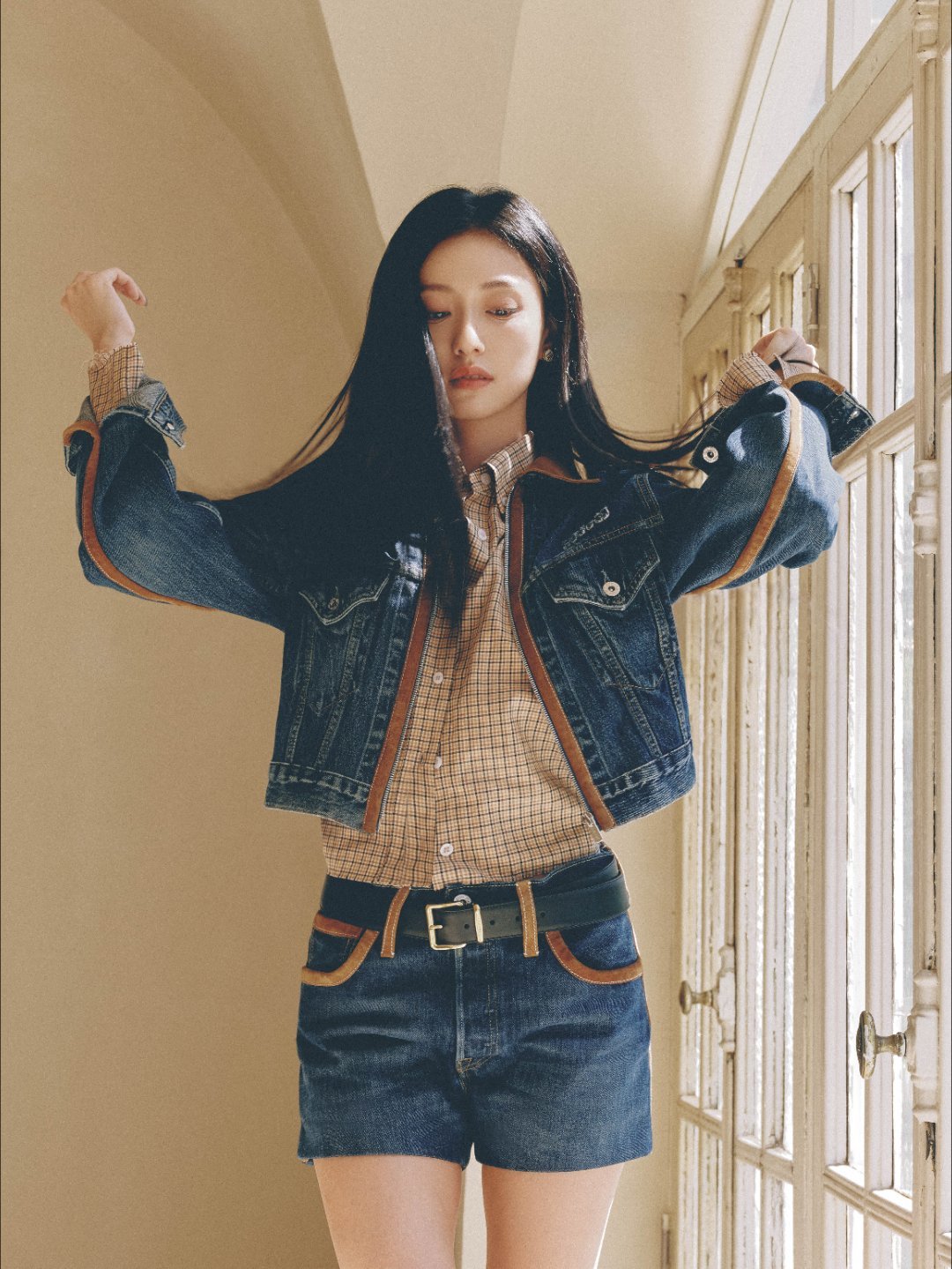 胡连馨牛皮短裙美腿写着[6]