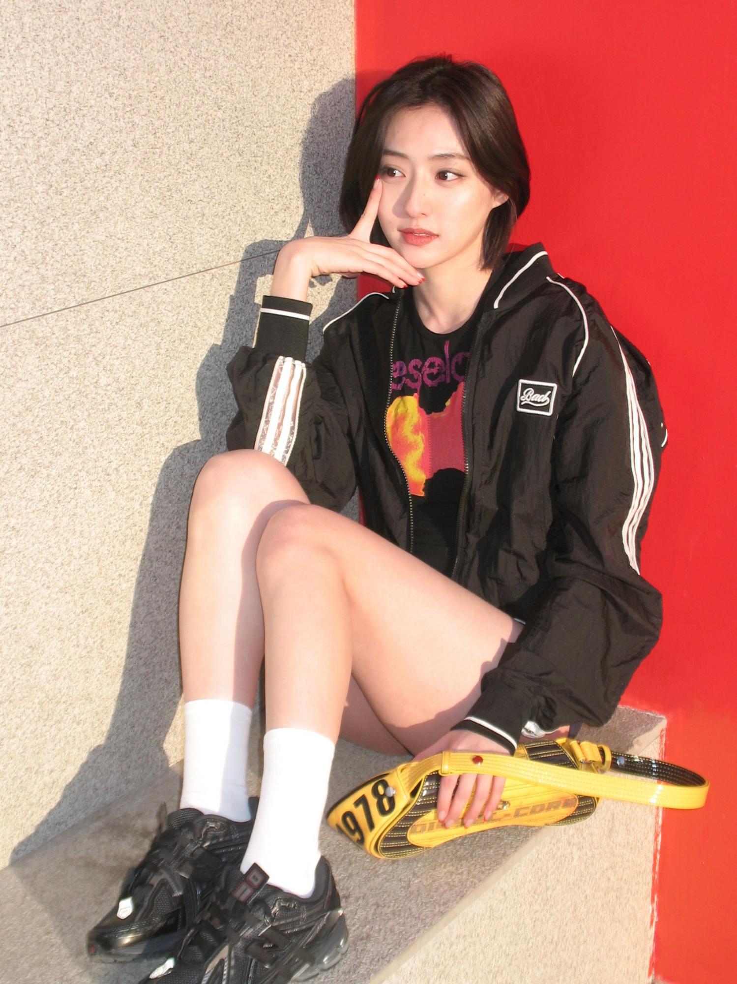 胡连馨白色短袜各色美腿写真[9]