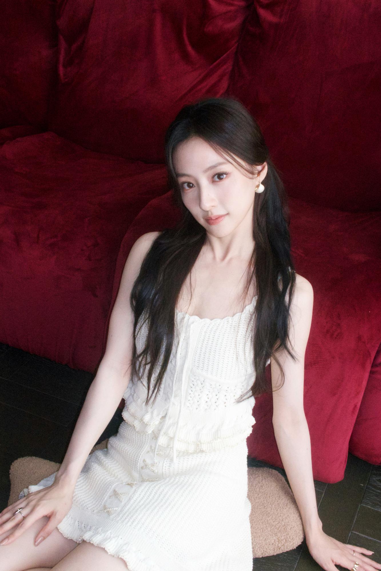 胡连馨白色短袜素颜居家自拍[2]