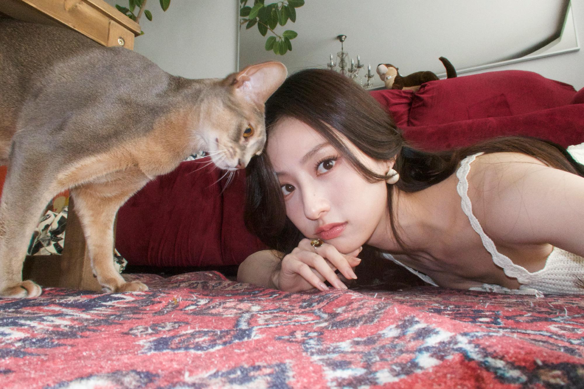 胡连馨白色短袜素颜居家自拍[4]