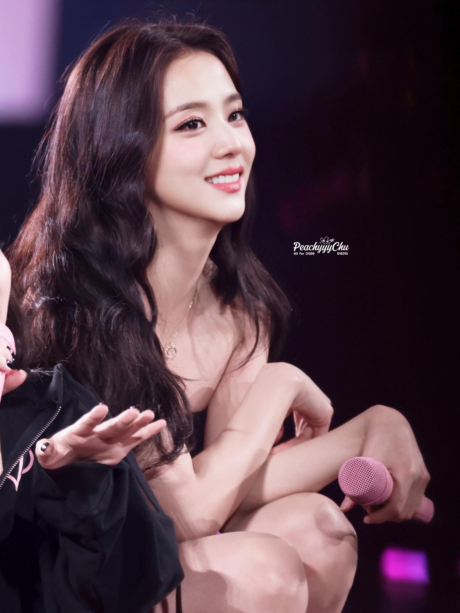 金智秀(Kim Jisoo)舞台身材曼妙[8]