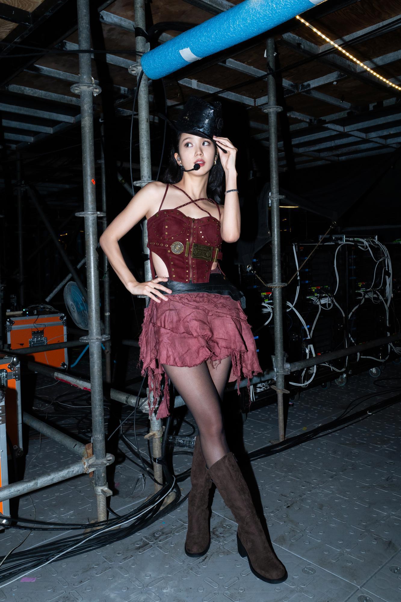 金智秀(Kim Jisoo)DEADLINE亚洲巡演黑丝袜美腿锦集2[2]