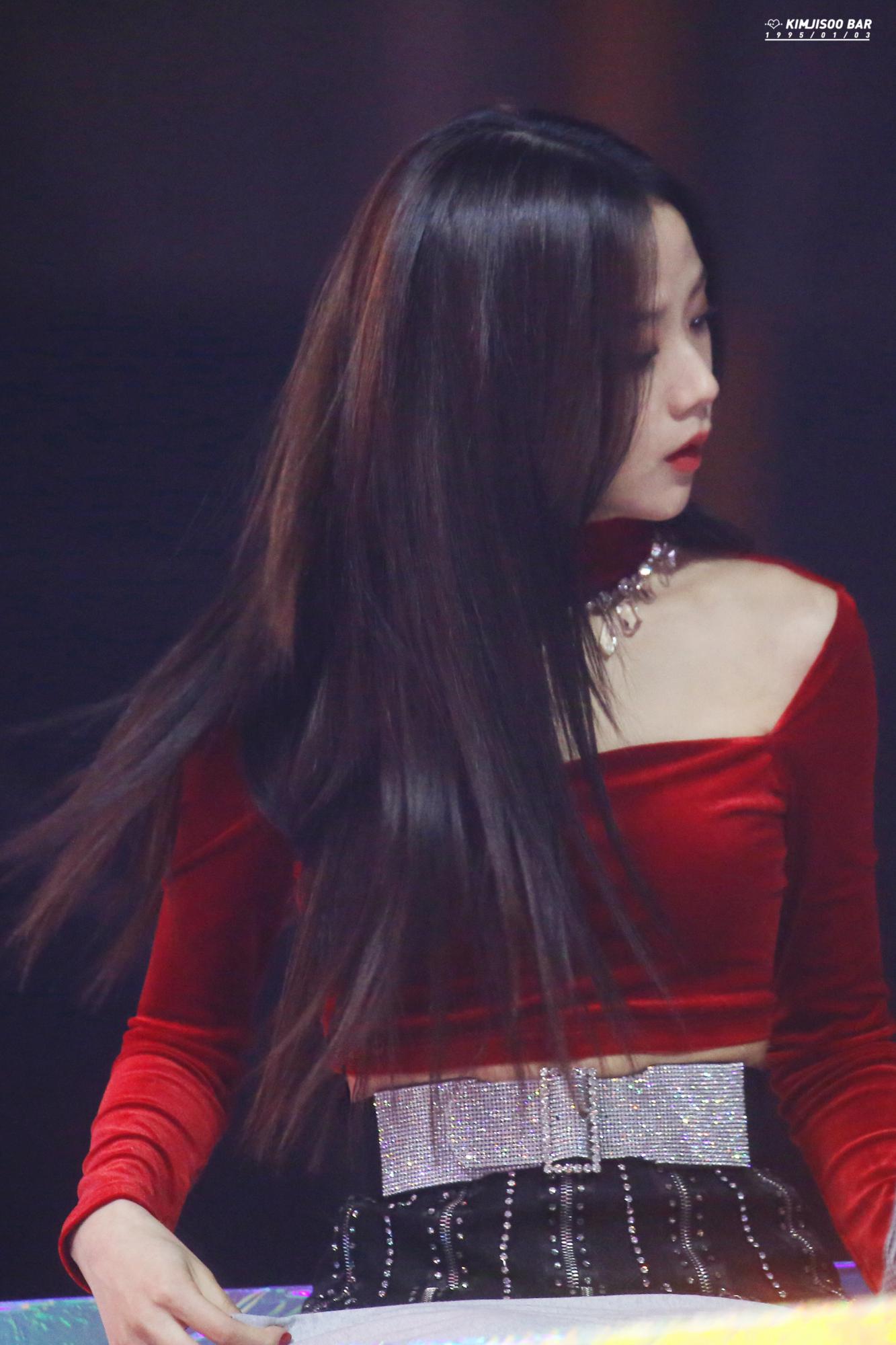 金智秀(Kim Jisoo)红衣短裙舞台现场[9]