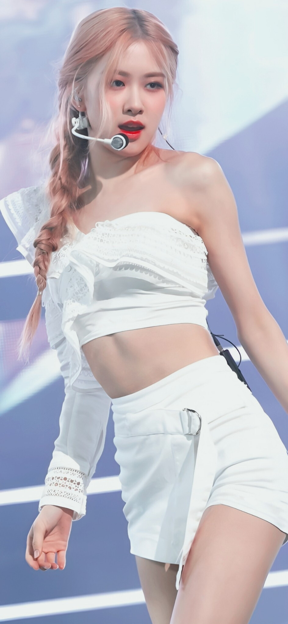 朴彩英白色超短裙大长腿舞台热舞[3]