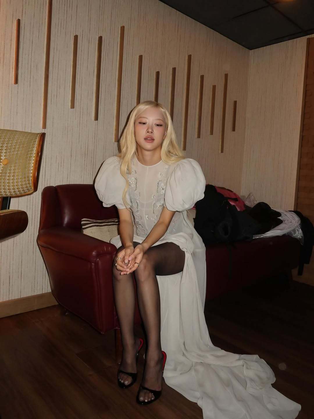 朴彩英黑丝大长腿素颜自拍[3]