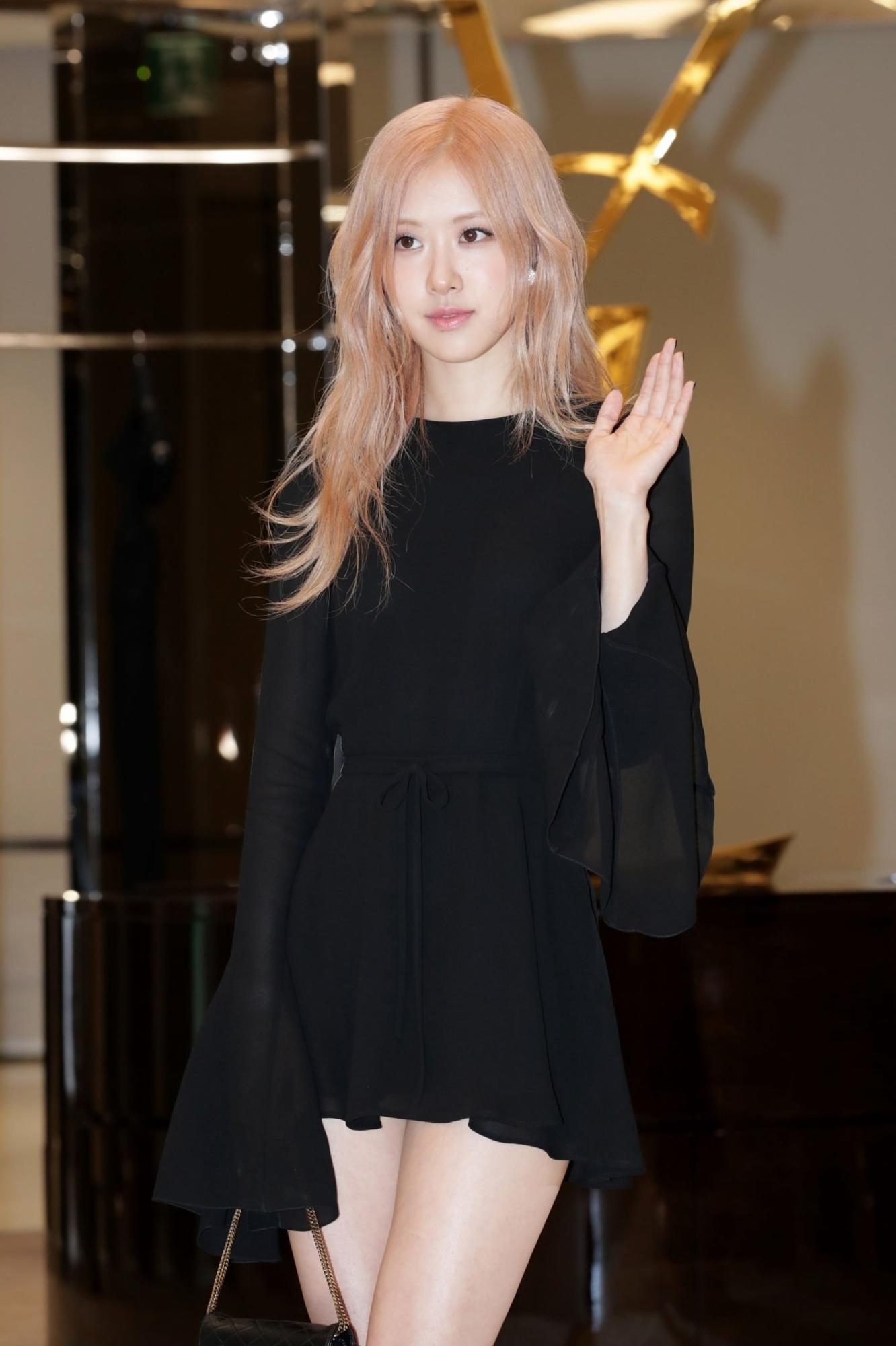 腿精Rose朴彩英大长腿高跟黑色露背装[6]