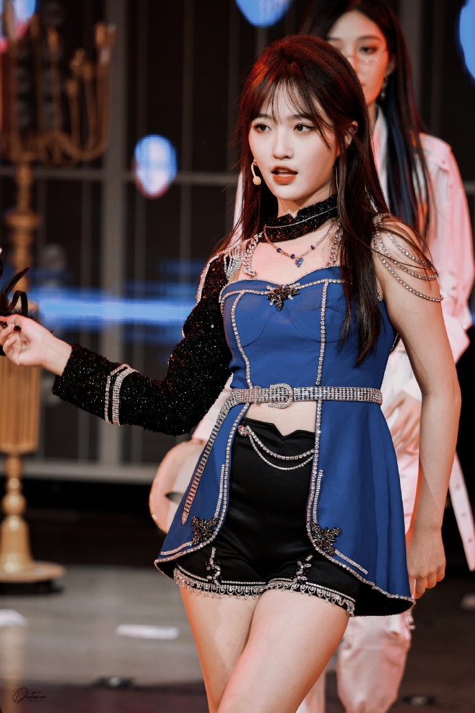 费沁源白色礼服美丽圣洁[8]