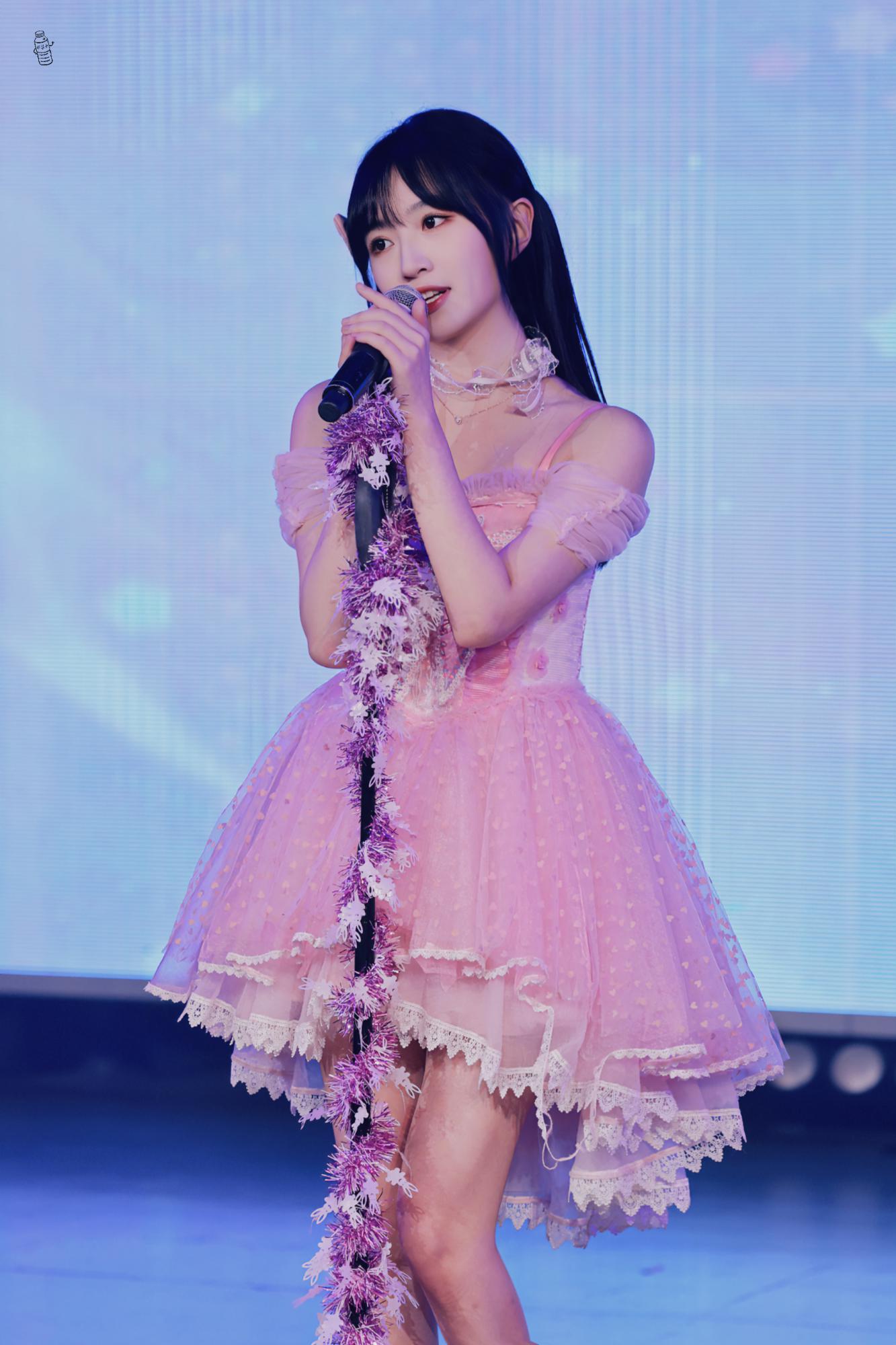 费沁源粉红色中报展演超可爱[2]