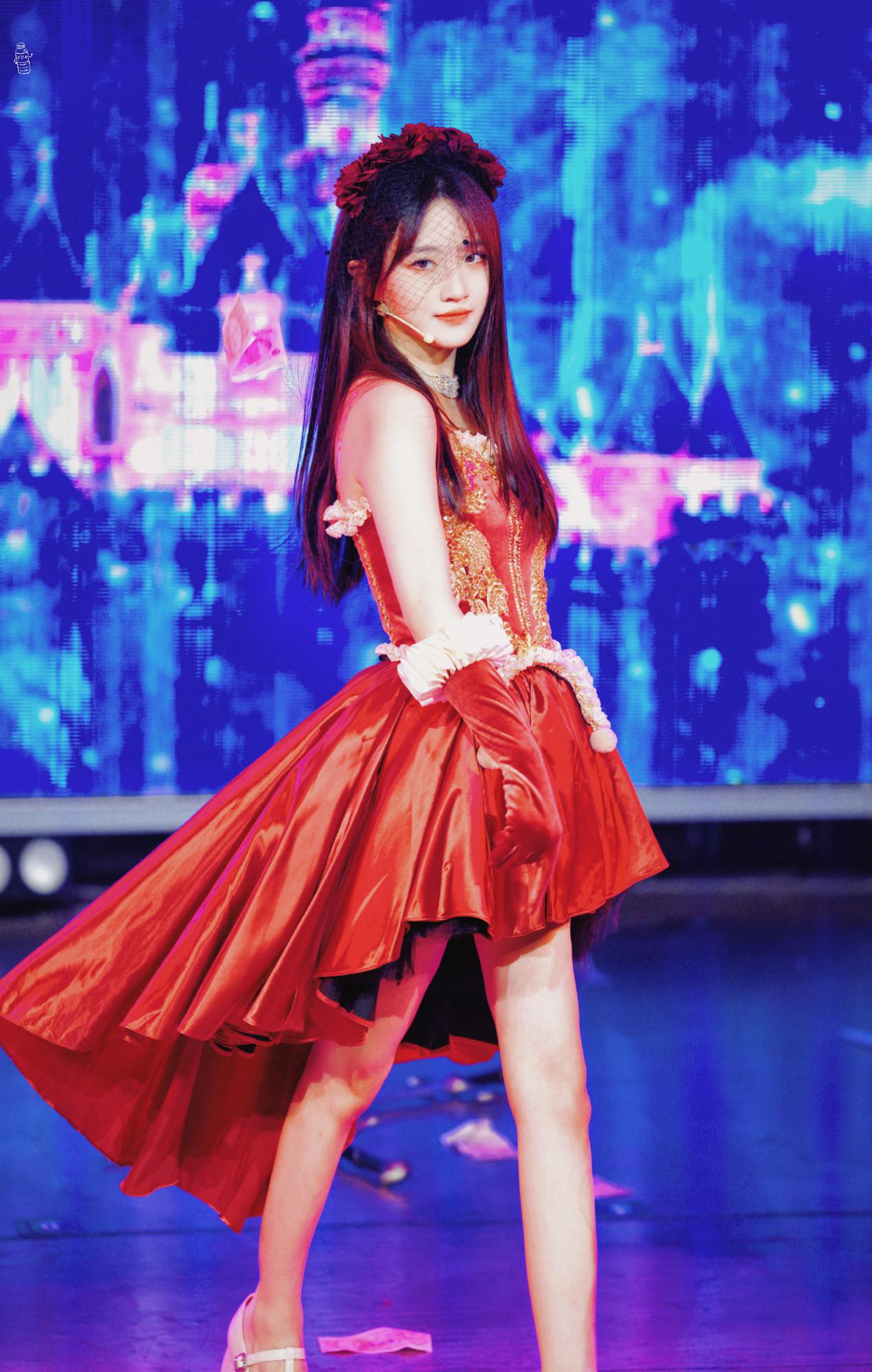 费沁源终极任务《骑士》红色公主裙美腿高跟[9]