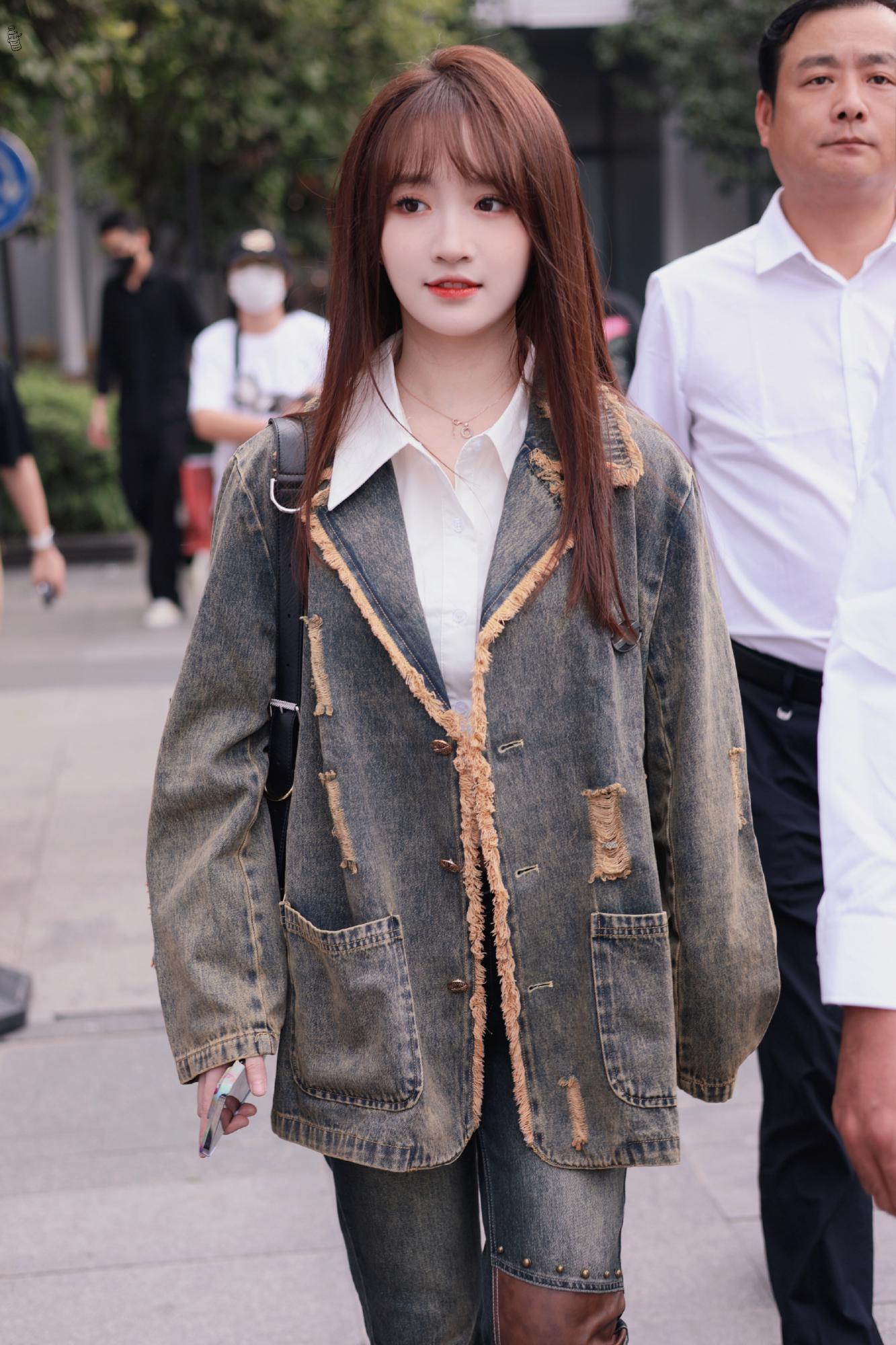 费沁源美腿街拍[4]