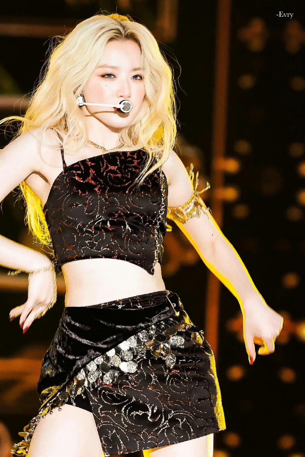 叶舒华金发锦集裙子太短了下边都是腿[6]