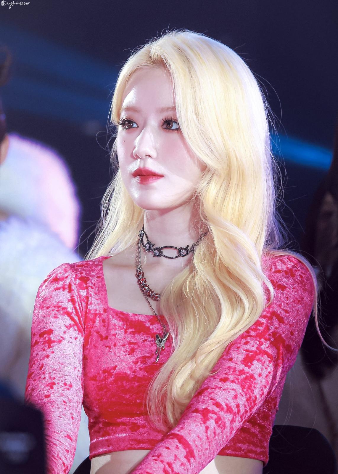 叶舒华穿红色紧身短裙舞台热舞美腿尽显[4]