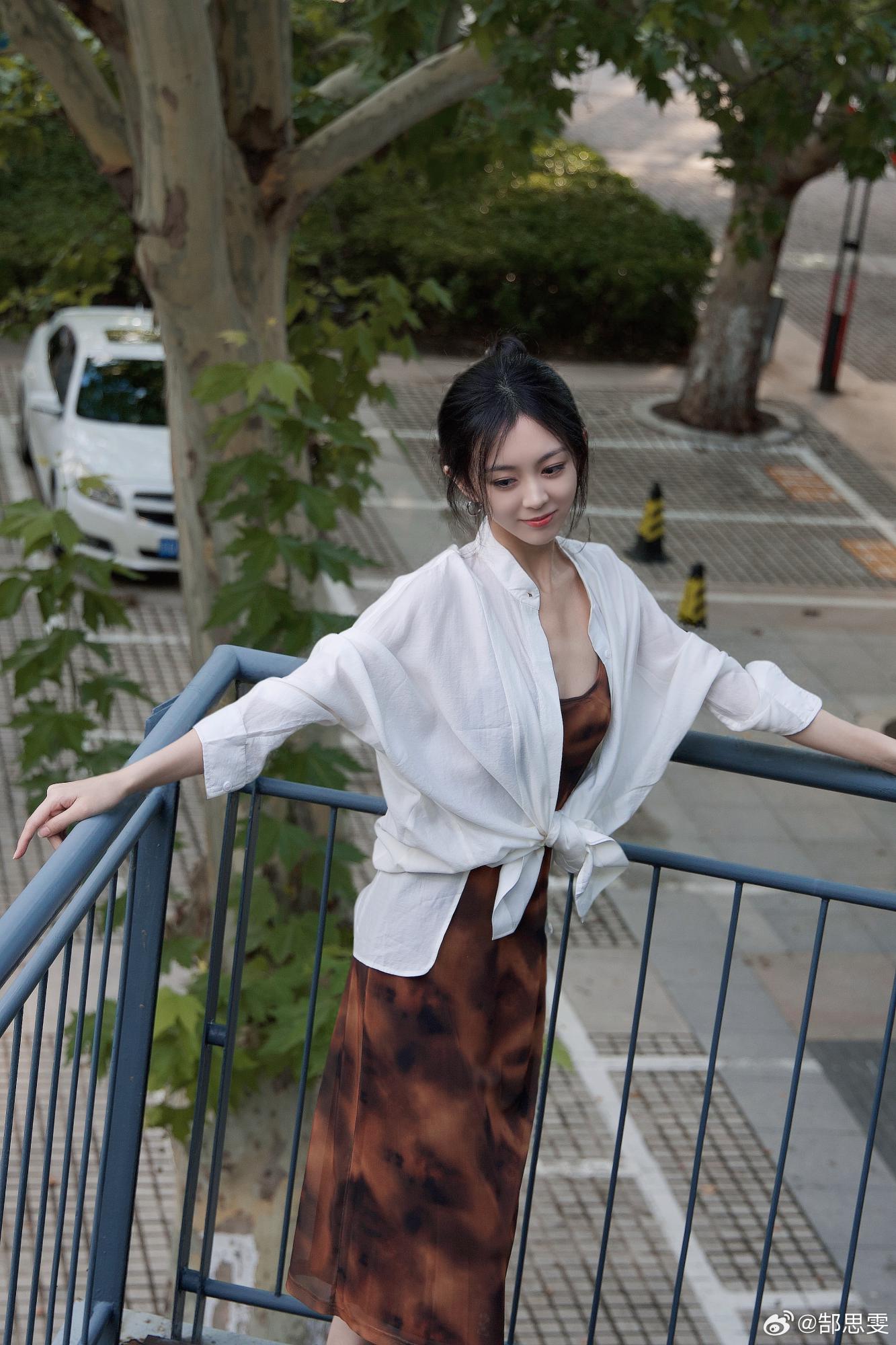 郜思雯清纯户外写真[3]