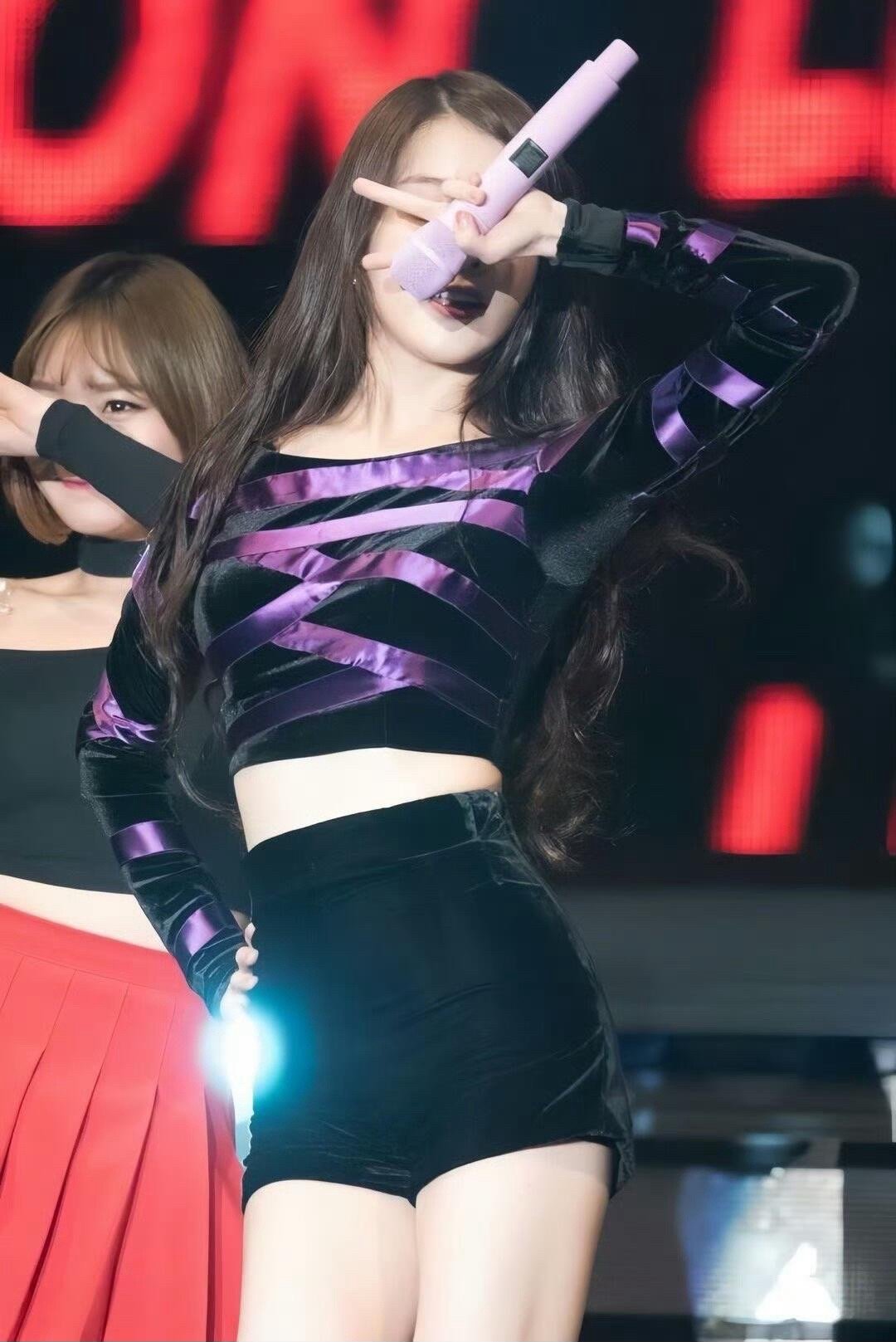 IU李知恩舞台热舞太甜美了[6]