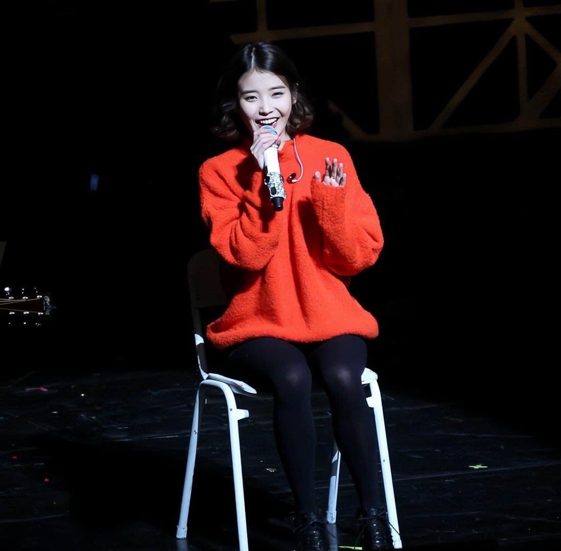 李智恩厚黑丝袜橘色毛衣穿搭[2]