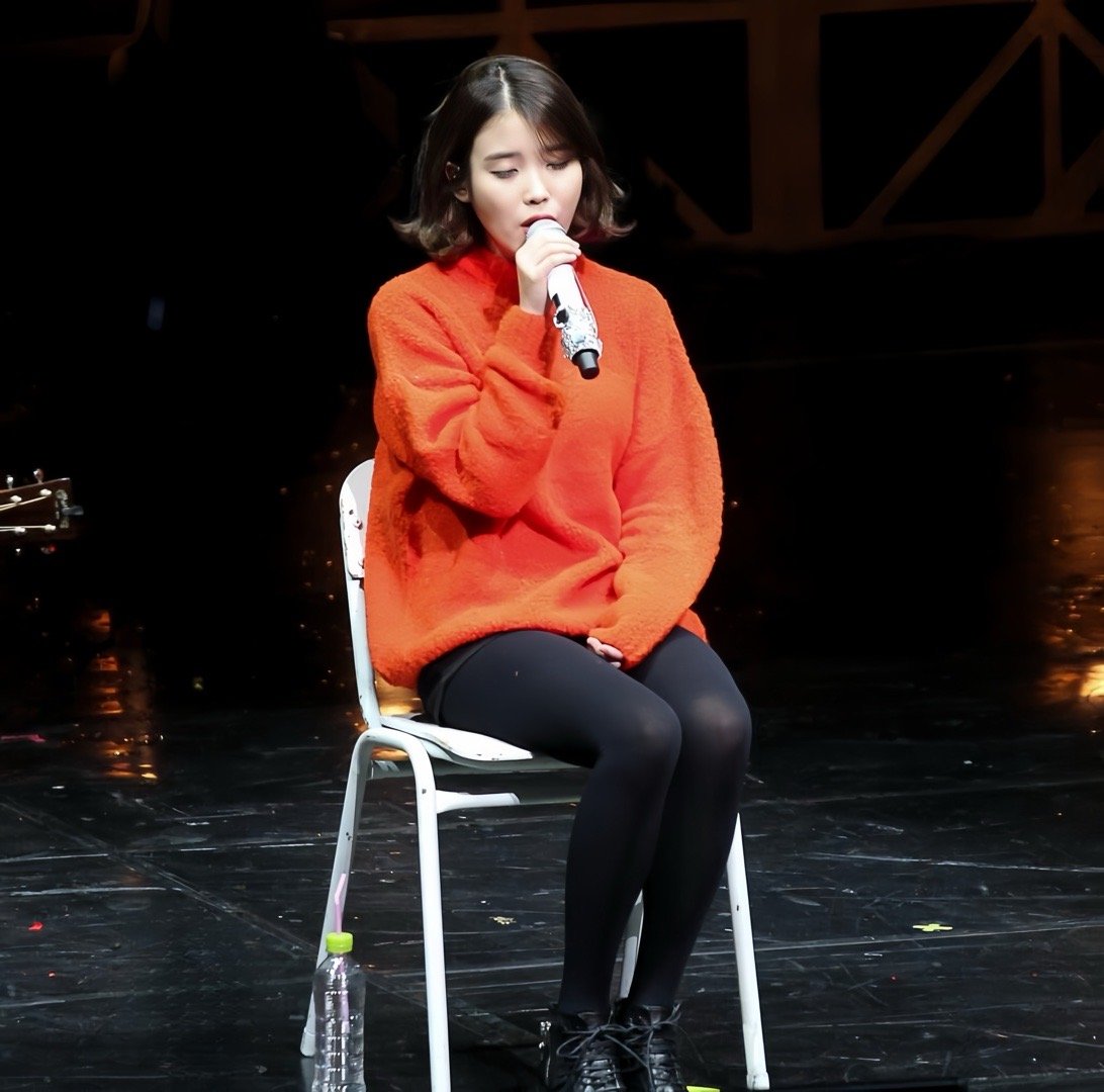 李智恩厚黑丝袜橘色毛衣穿搭[5]