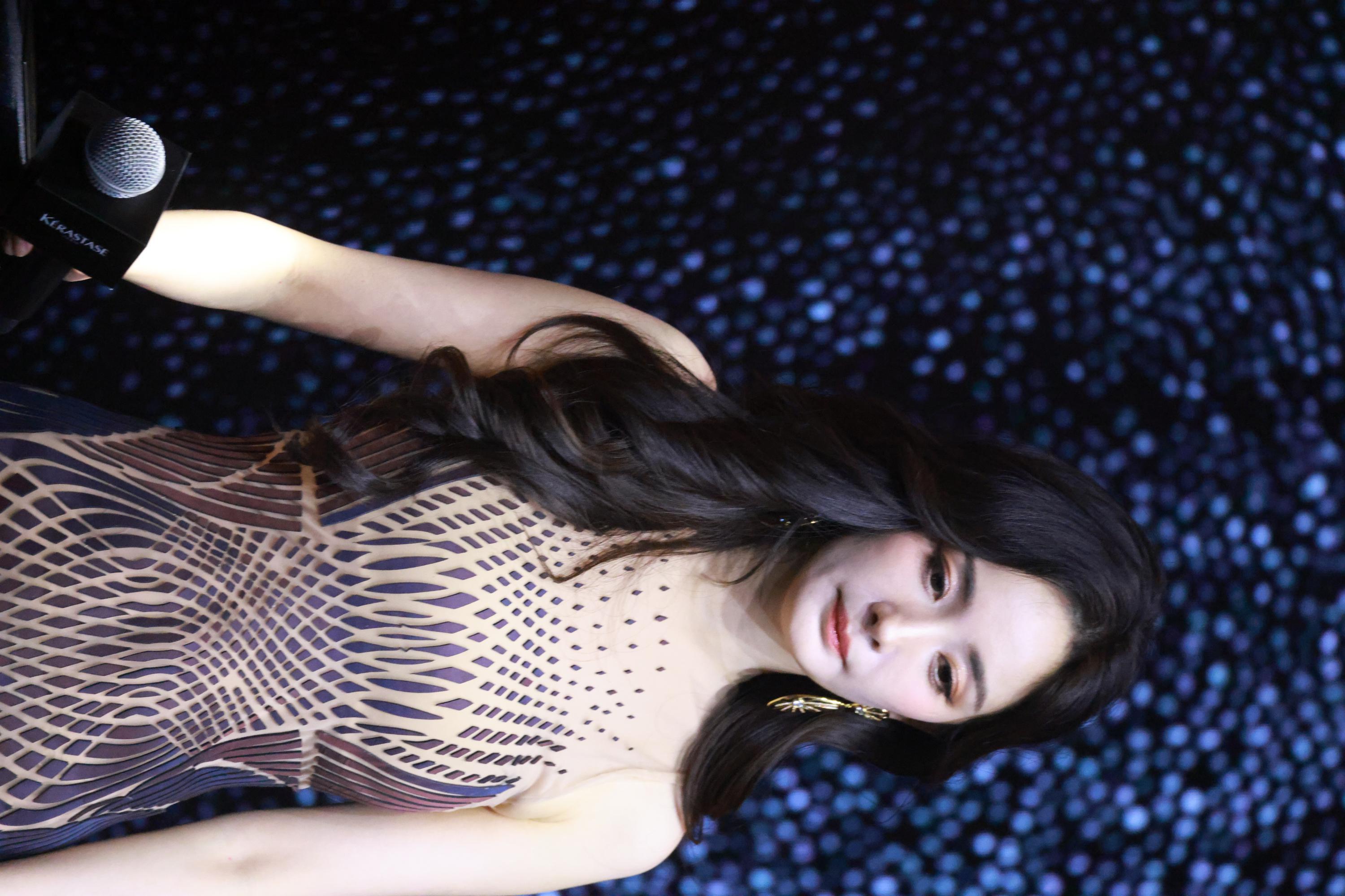 杨幂半身生图照体态优雅2[5]