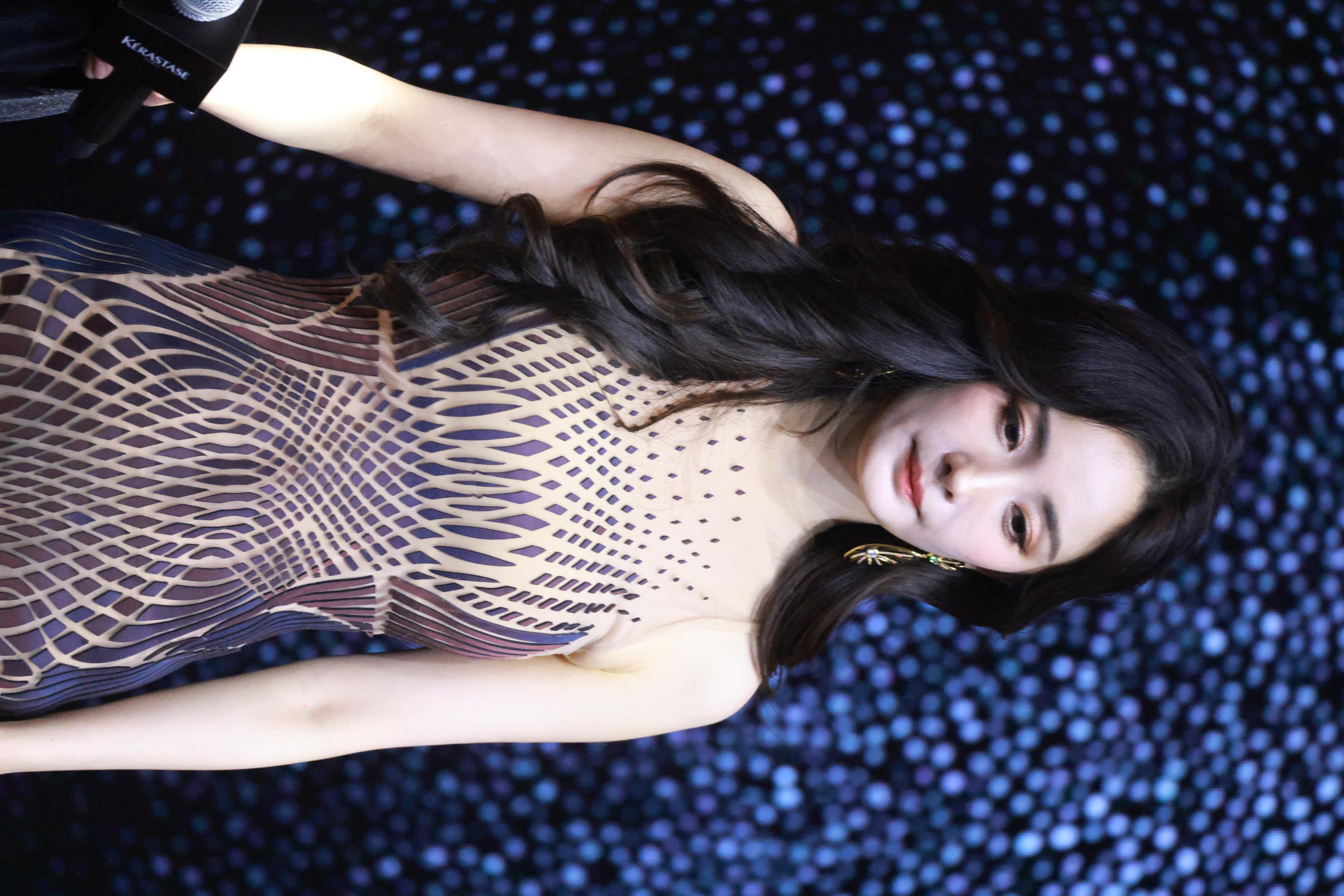 杨幂半身生图照体态优雅2[10]