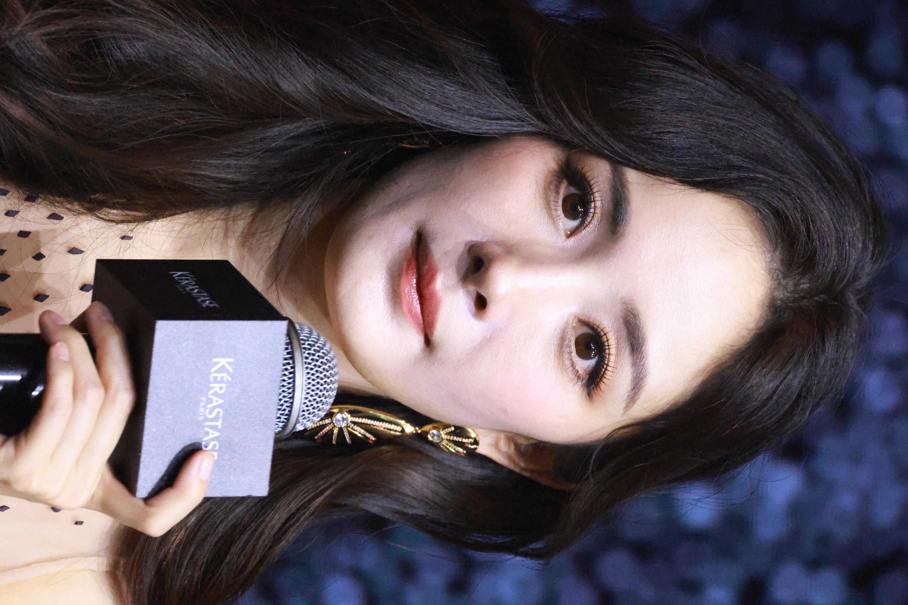 杨幂脸部近照纹路可见生图照