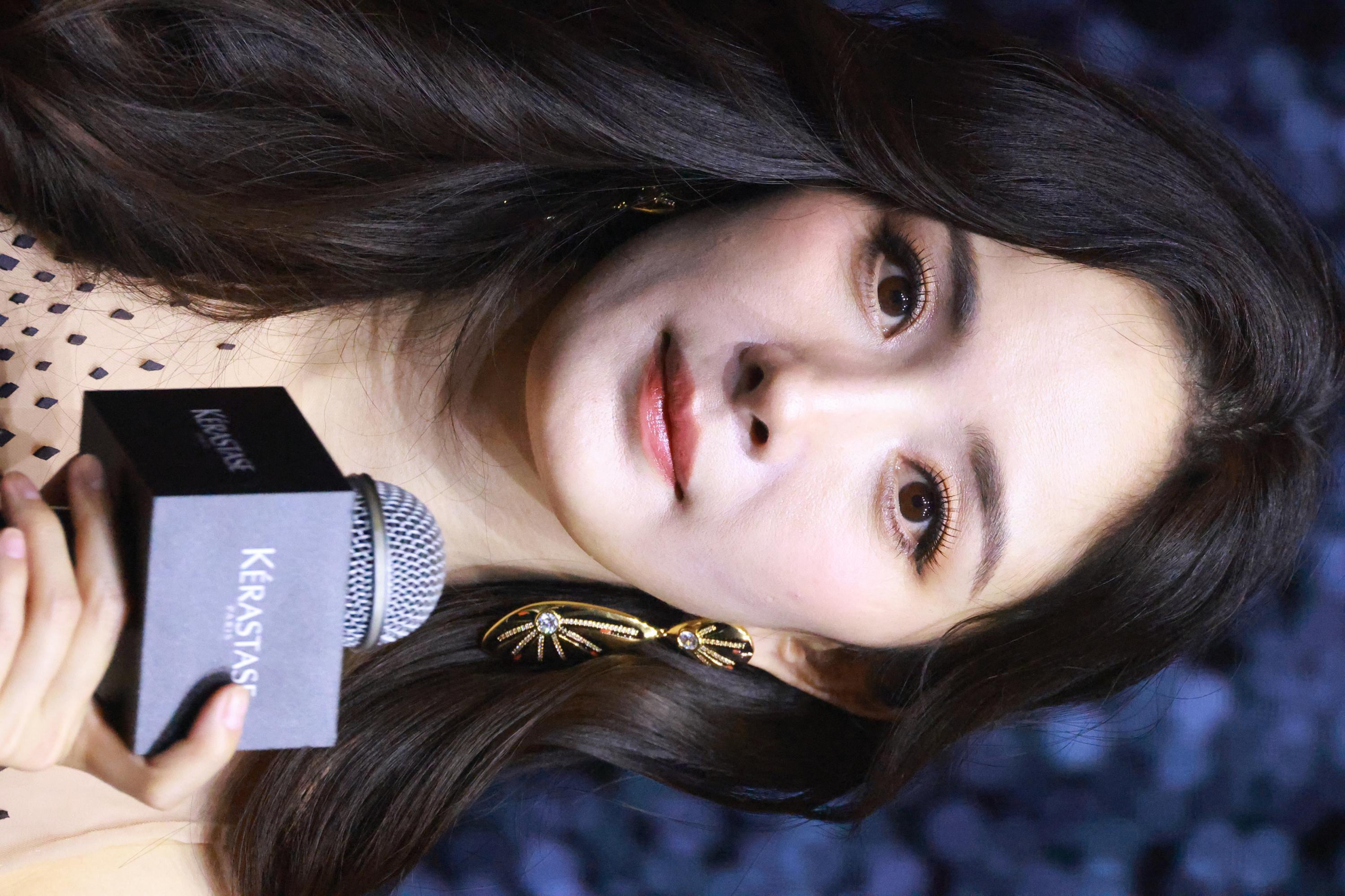 杨幂脸部近照纹路可见生图照[2]