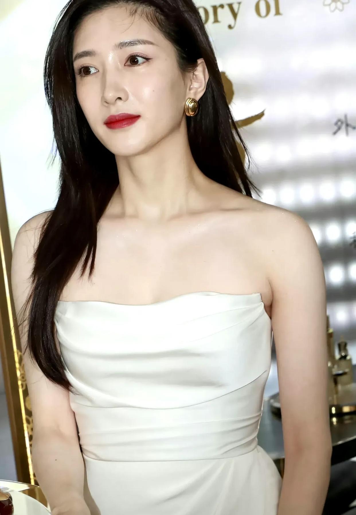 江疏影脸部特写生图近照[7]