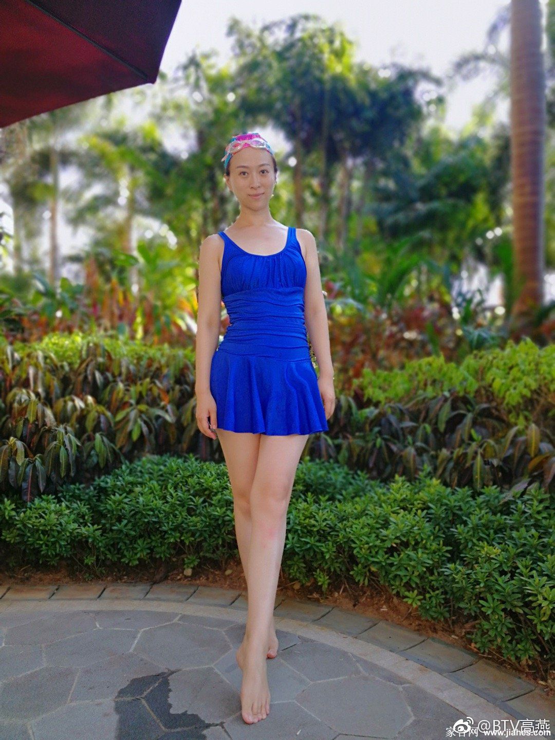 BTV女主持人(主播)高燕丝袜美腿户外写真图片[11]