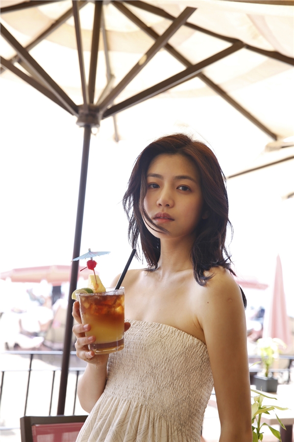 陈妍希抹胸长裙夏威夷晒清新美照曝光[5]