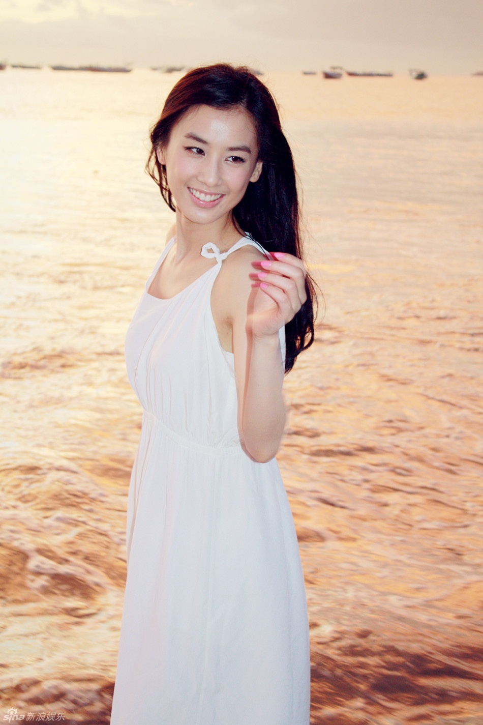 黄圣依写真优雅纯美登封面 美景佳人美不胜收[4]