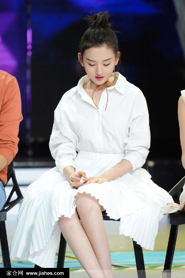 舒畅表妹宋祖儿一袭白裙美的像小仙女[6]