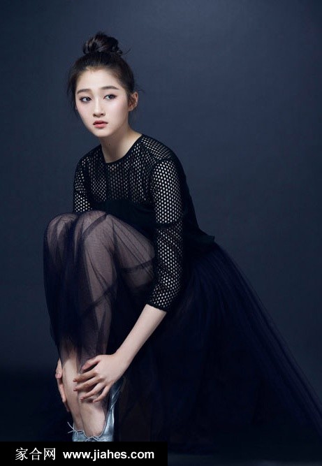 当红美女明星关晓彤黑色治愈少女大片[2]