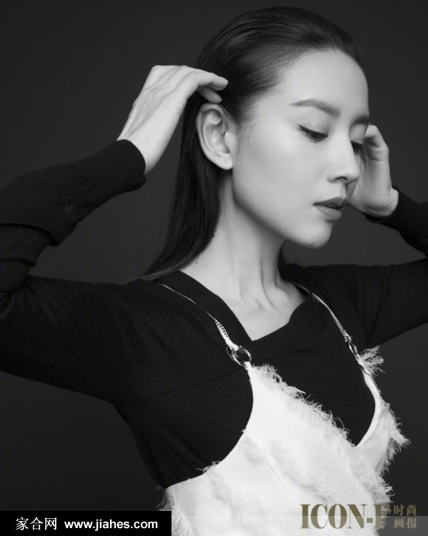 董洁性感红唇变身摩登女郎黑白复古写真图片[5]