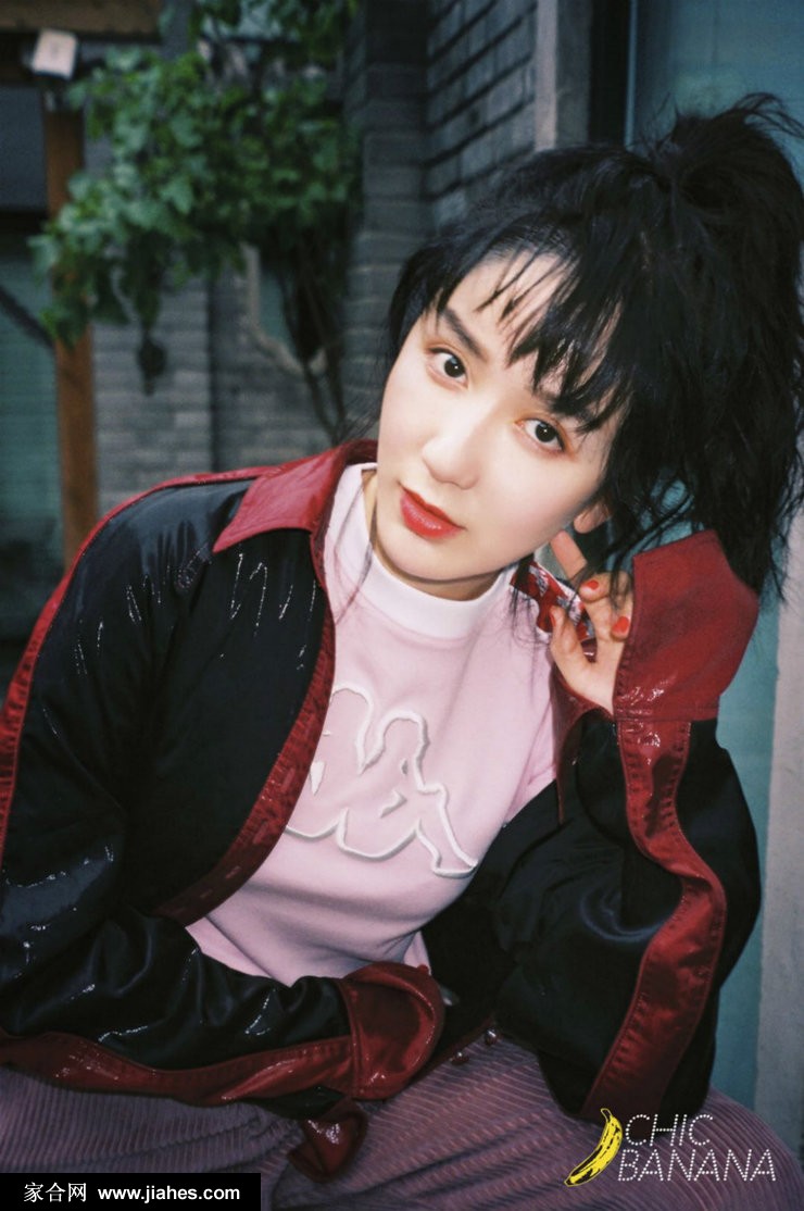 娄艺潇化身摩登女郎复古妆容造型多变时尚写真图片[3]