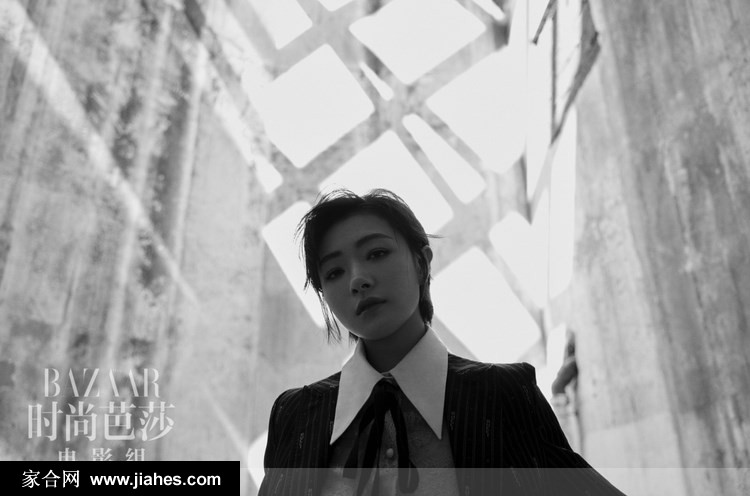 实力女演员万茜明艳红唇干练西装率性短发多面风格图片[2]
