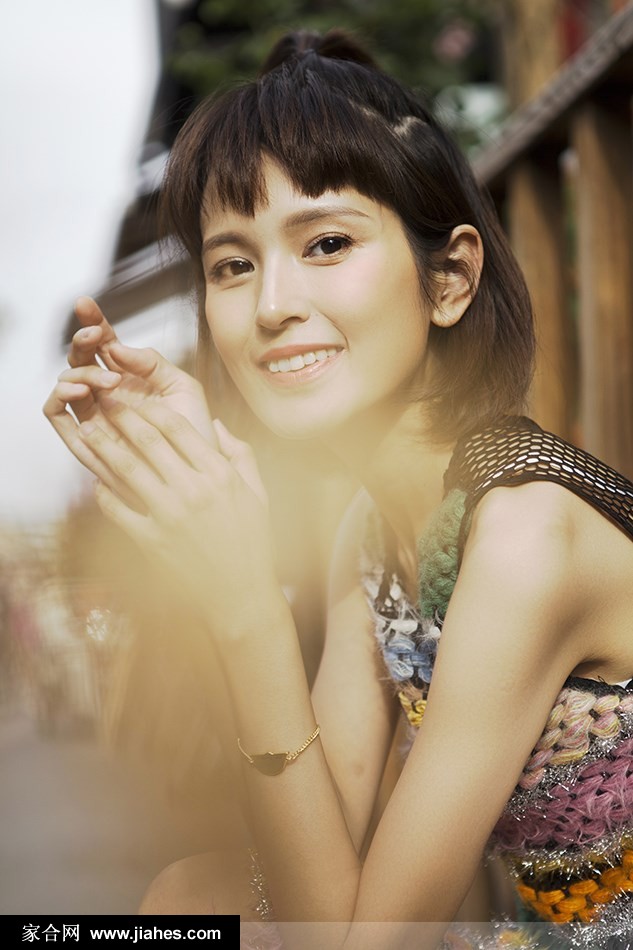 肖茵森女系穿搭苹果头发型俏皮灵动夏日写真图片[5]