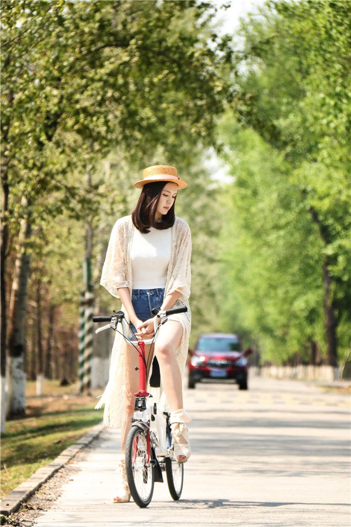 李艾夏日写真骑自行车[3]